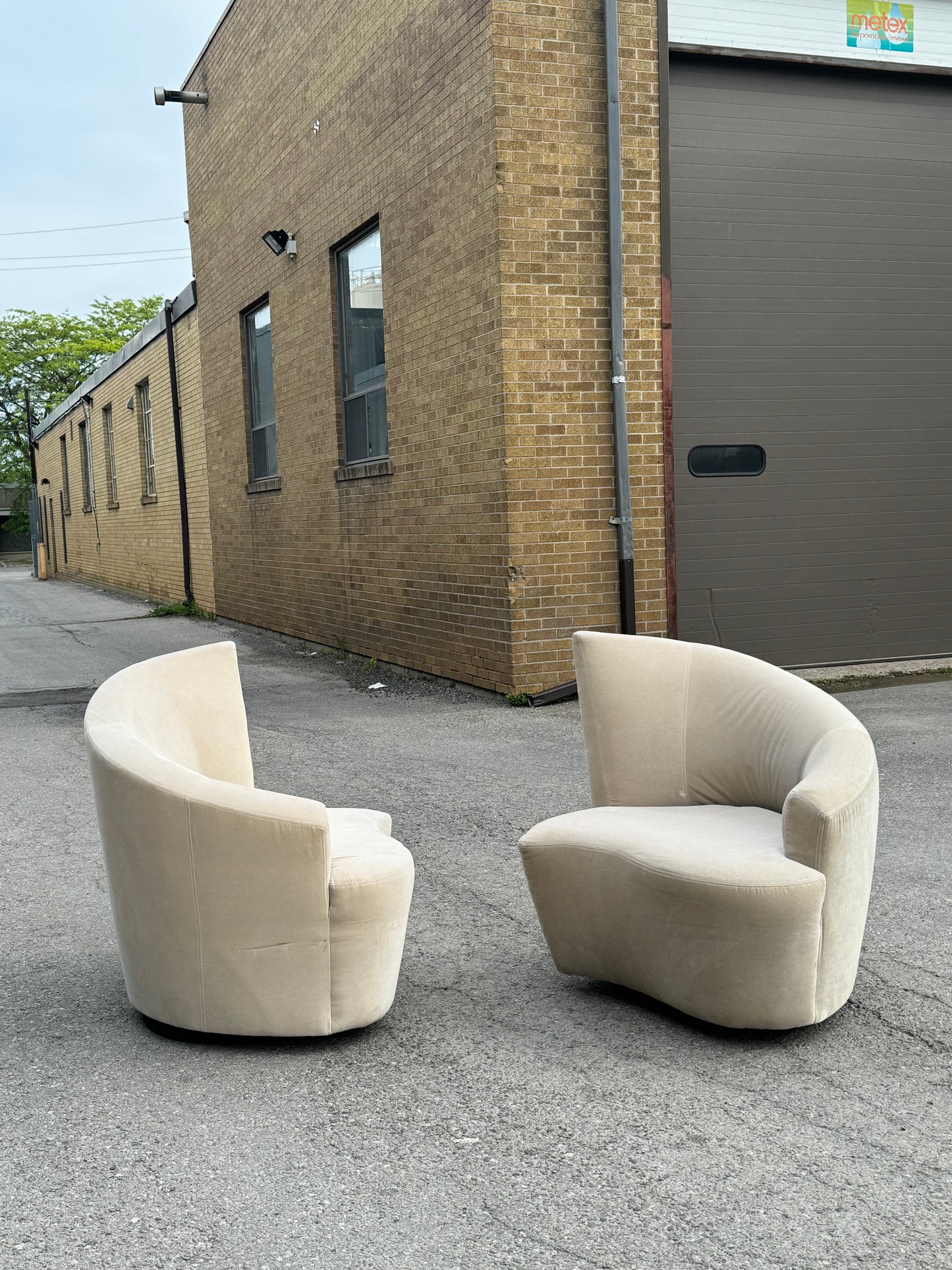 Vladimir Kagan Bilbao Swivel Lounge Chairs, set of 2